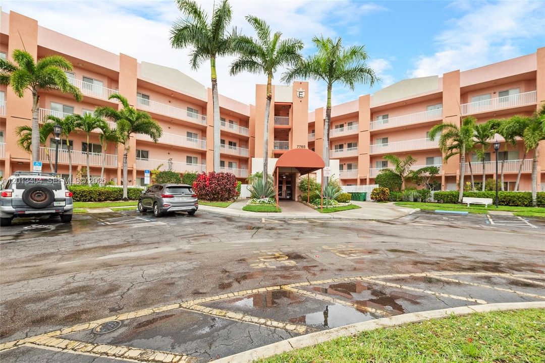 Activo con contrato: $259,900 (2 camas, 2 baños, 1457 Pies cuadrados)