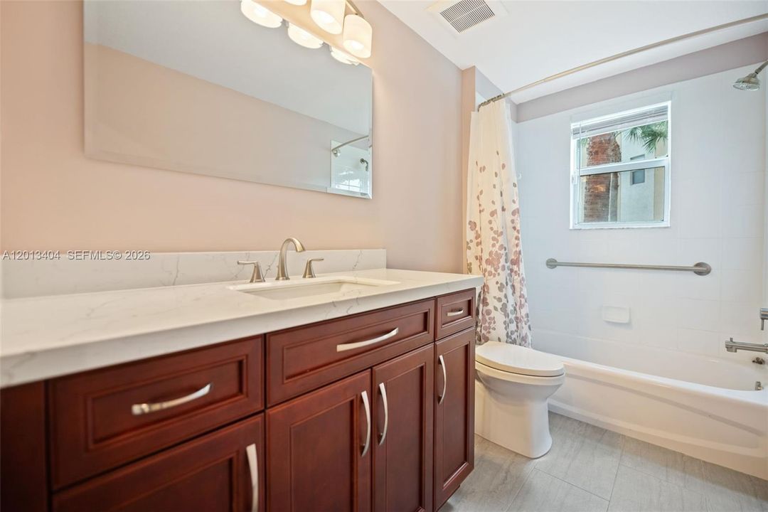 Activo con contrato: $259,900 (2 camas, 2 baños, 1457 Pies cuadrados)