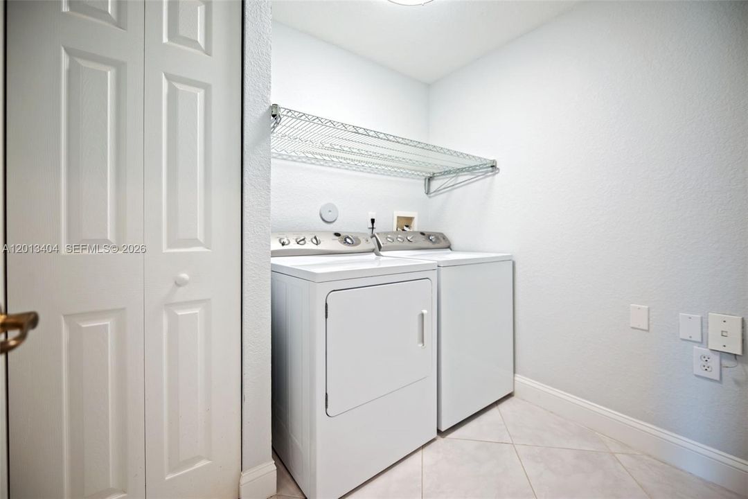 Activo con contrato: $259,900 (2 camas, 2 baños, 1457 Pies cuadrados)