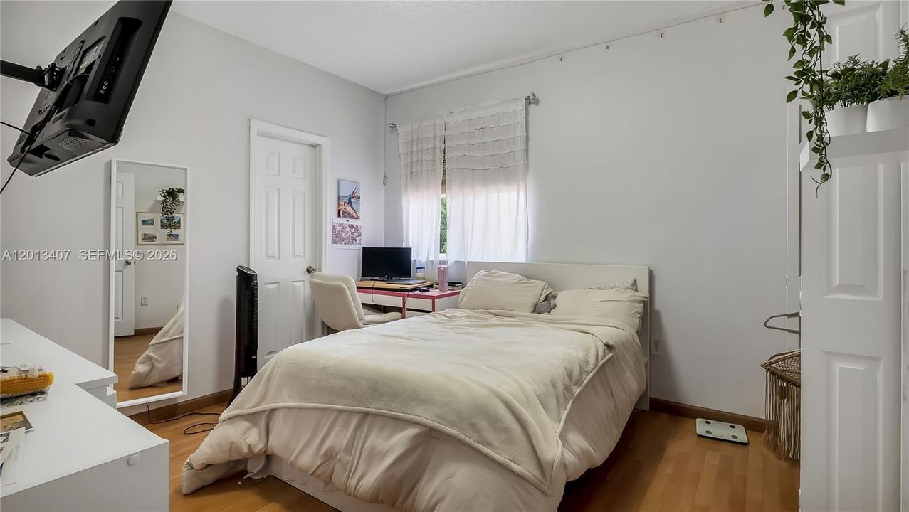 На продажу: $1,299,999 (5 спален, 5 ванн, 3232 Квадратных фут)