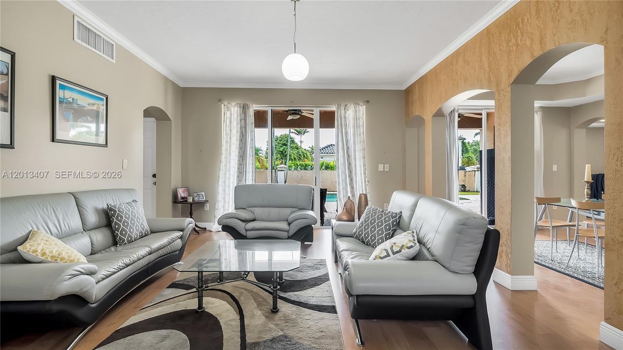 На продажу: $1,299,999 (5 спален, 5 ванн, 3232 Квадратных фут)
