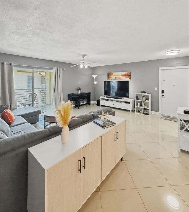 En Venta: $184,990 (2 camas, 2 baños, 1019 Pies cuadrados)