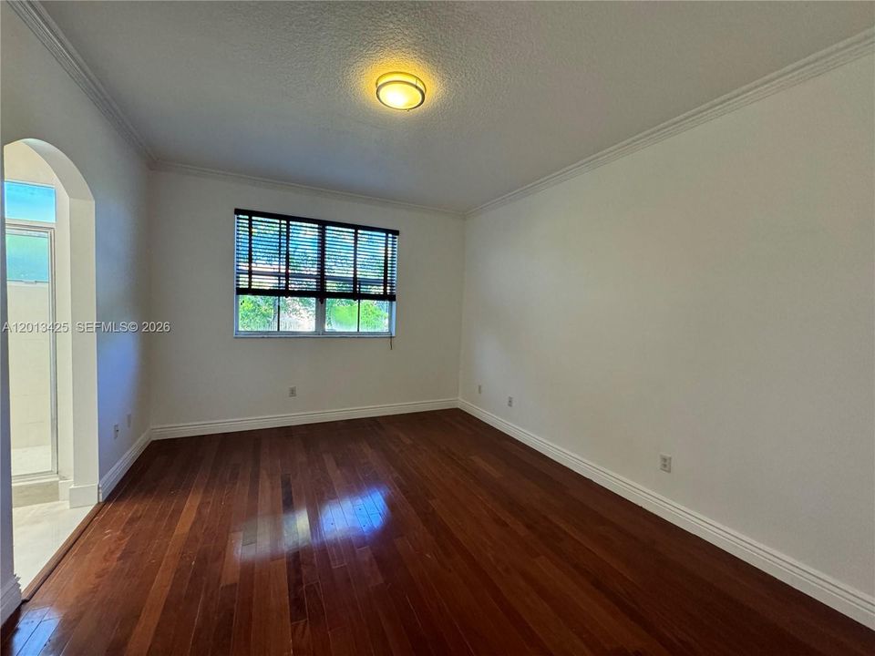 Под контрактом: $2,950 (3 спален, 2 ванн, 1616 Квадратных фут)