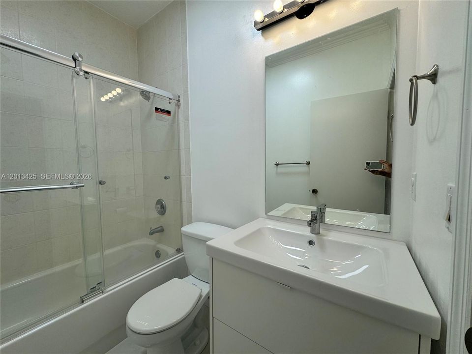 Под контрактом: $2,950 (3 спален, 2 ванн, 1616 Квадратных фут)