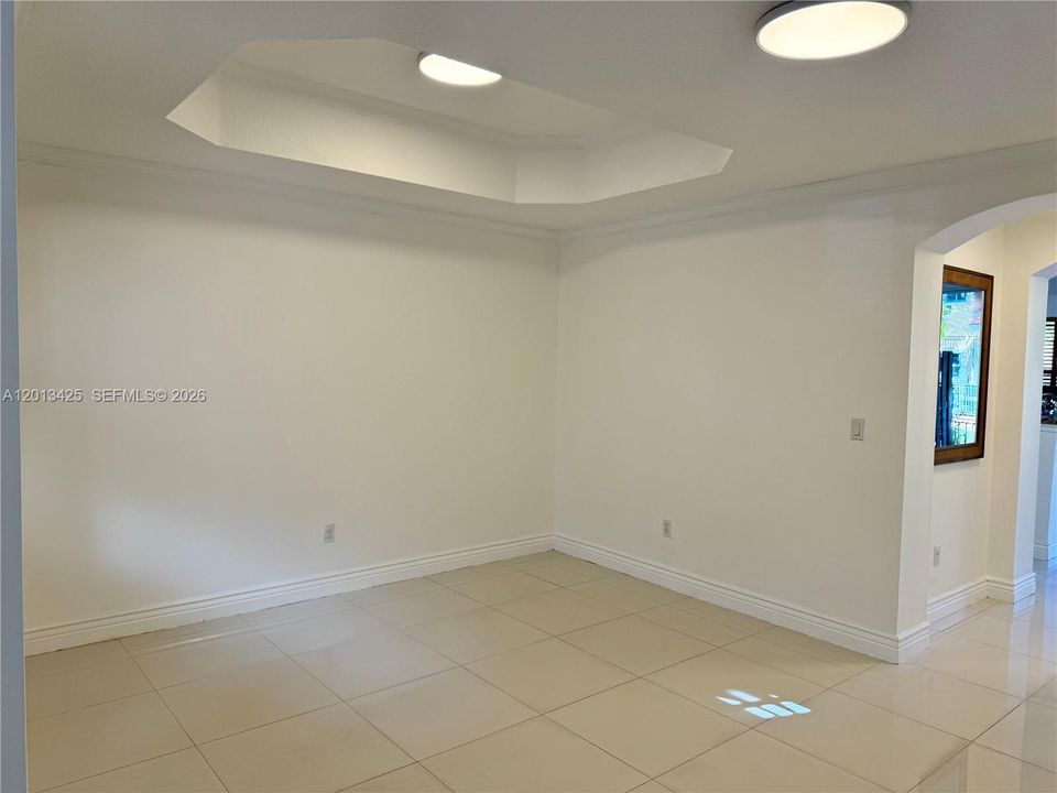 Под контрактом: $2,950 (3 спален, 2 ванн, 1616 Квадратных фут)
