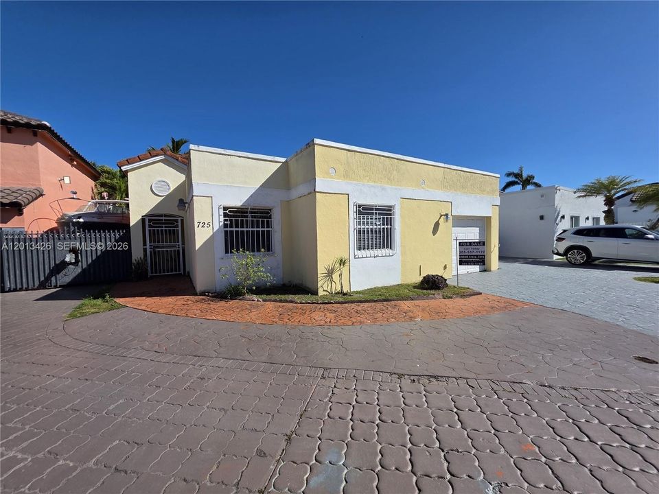 Active With Contract: $575,000 (3 beds, 2 baths, 1273 Square Feet)