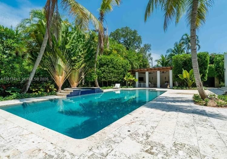 Activo con contrato: $3,800,000 (4 camas, 4 baños, 3108 Pies cuadrados)