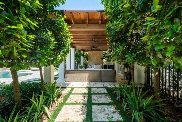 Activo con contrato: $3,800,000 (4 camas, 4 baños, 3108 Pies cuadrados)