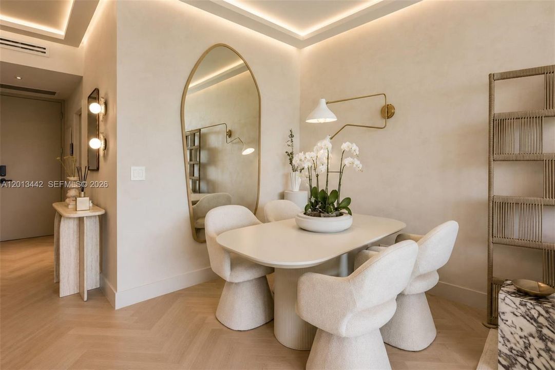 For Sale: $750,000 (1 beds, 2 baths, 875 Square Feet)