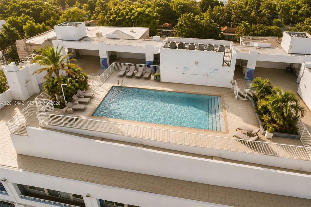For Sale: $750,000 (1 beds, 2 baths, 875 Square Feet)