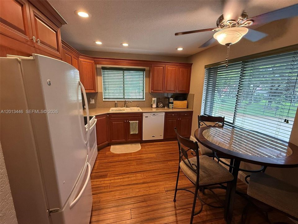 For Sale: $460,000 (3 beds, 2 baths, 1600 Square Feet)