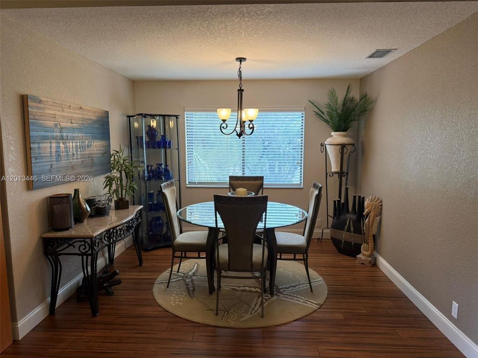 For Sale: $460,000 (3 beds, 2 baths, 1600 Square Feet)