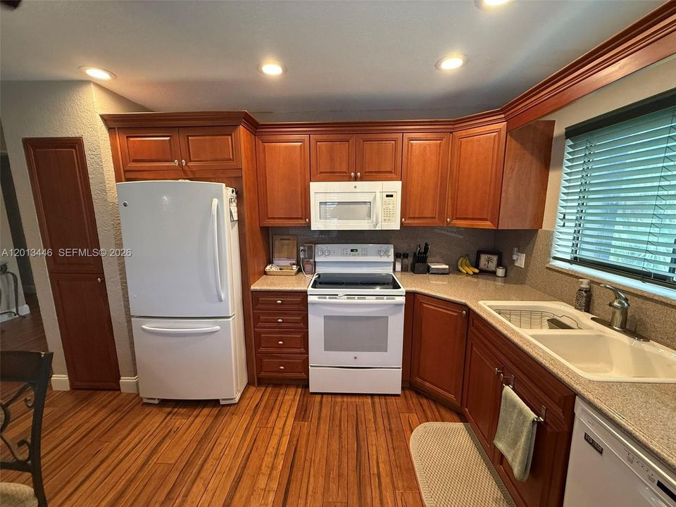 For Sale: $460,000 (3 beds, 2 baths, 1600 Square Feet)
