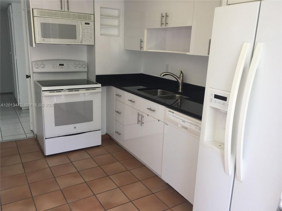 For Rent: $4,500 (2 beds, 2 baths, 1123 Square Feet)