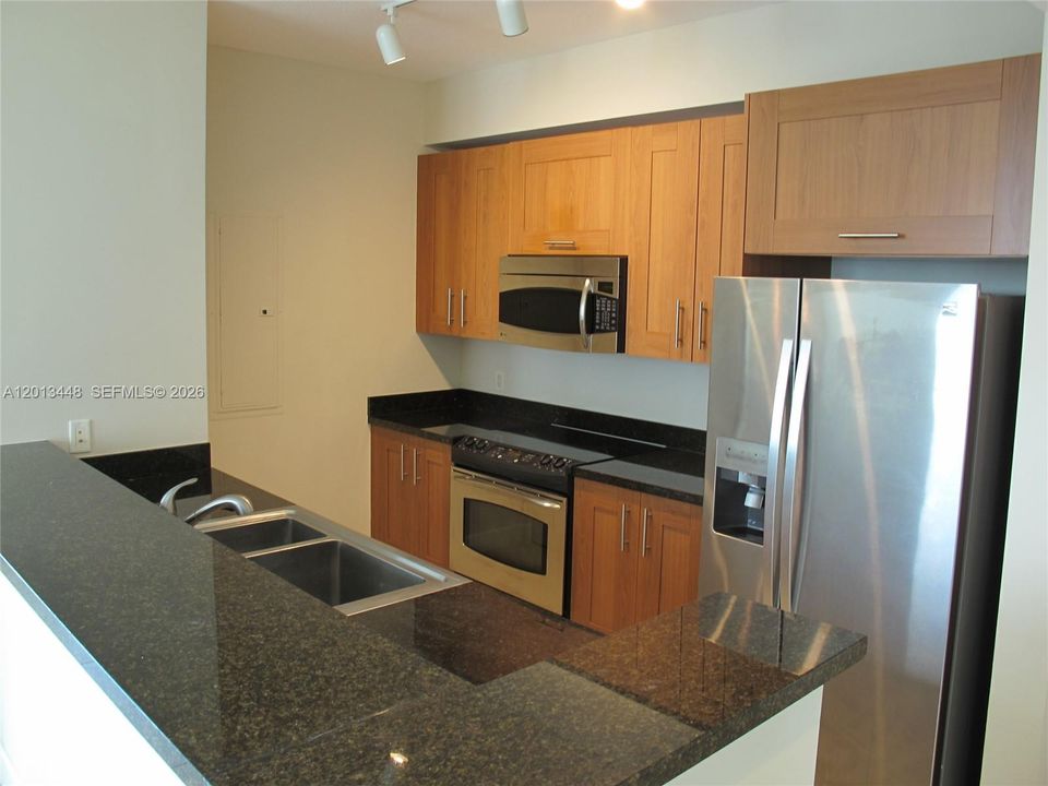 For Sale: $739,000 (2 beds, 2 baths, 1108 Square Feet)