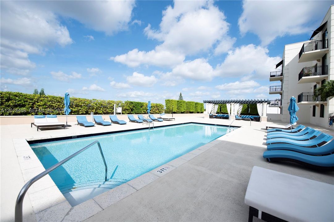 For Sale: $739,000 (2 beds, 2 baths, 1108 Square Feet)