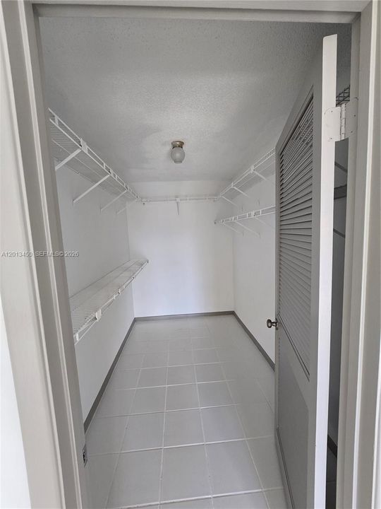 For Sale: $115,000 (1 beds, 1 baths, 840 Square Feet)