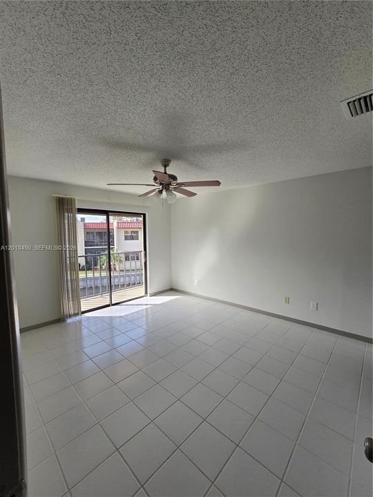 For Sale: $115,000 (1 beds, 1 baths, 840 Square Feet)