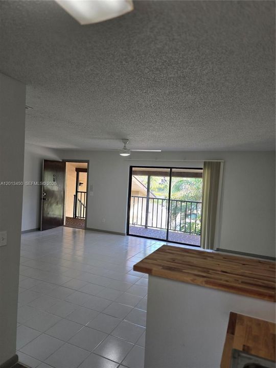 For Sale: $115,000 (1 beds, 1 baths, 840 Square Feet)
