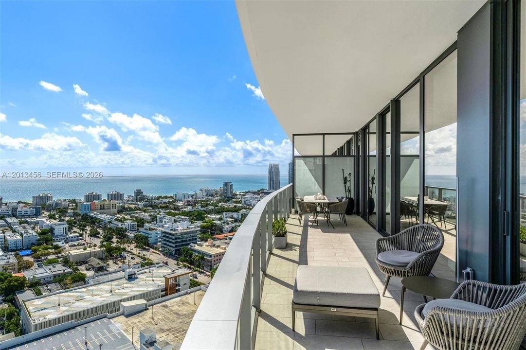 For Sale: $3,200,000 (2 beds, 2 baths, 1434 Square Feet)