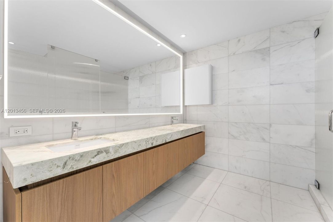 For Sale: $3,200,000 (2 beds, 2 baths, 1434 Square Feet)