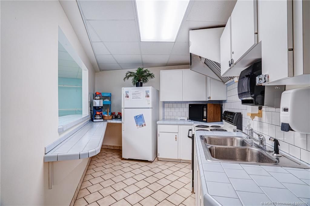 HOLIDAY OUT KITCHEN - Copy
