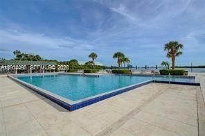 Recently Rented: $2,500 (0 beds, 0 baths, 762 Square Feet)