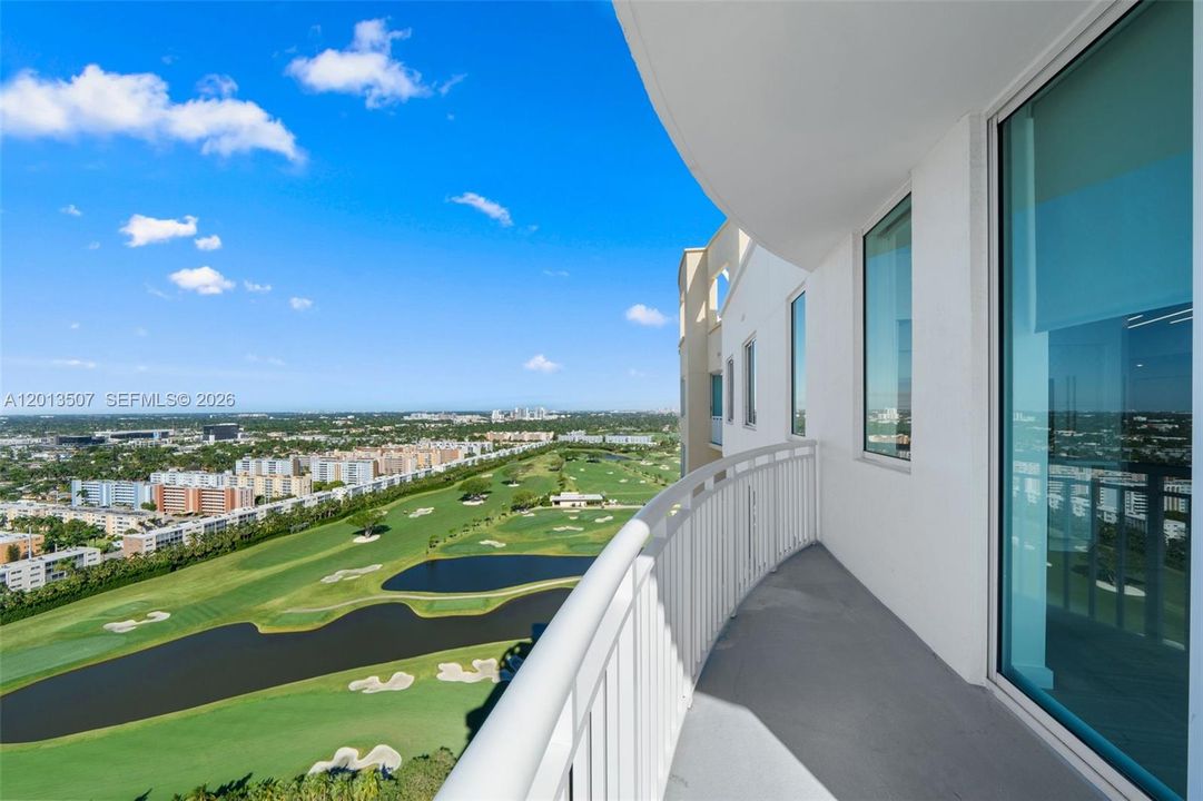 En Venta: $759,000 (3 camas, 3 baños, 1715 Pies cuadrados)