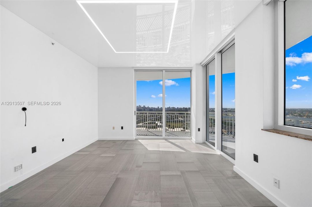 En Venta: $759,000 (3 camas, 3 baños, 1715 Pies cuadrados)