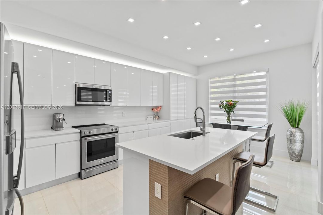 For Sale: $2,499,000 (5 beds, 4 baths, 2949 Square Feet)