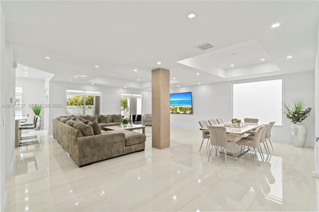 For Sale: $2,499,000 (5 beds, 4 baths, 2949 Square Feet)