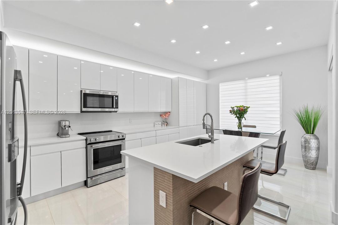 For Sale: $2,499,000 (5 beds, 4 baths, 2949 Square Feet)