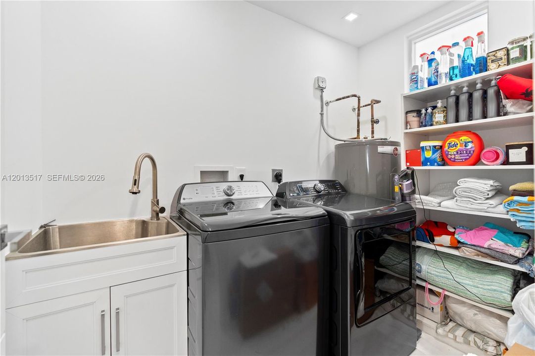 For Sale: $2,499,000 (5 beds, 4 baths, 2949 Square Feet)