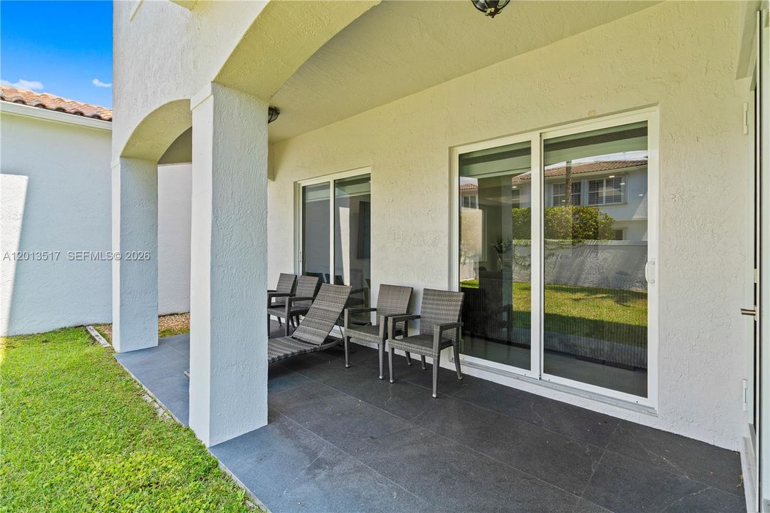 For Sale: $2,499,000 (5 beds, 4 baths, 2949 Square Feet)