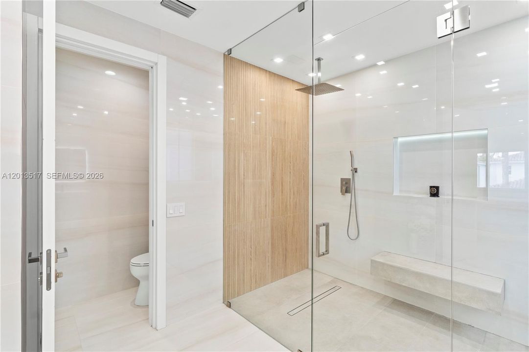 For Sale: $2,499,000 (5 beds, 4 baths, 2949 Square Feet)