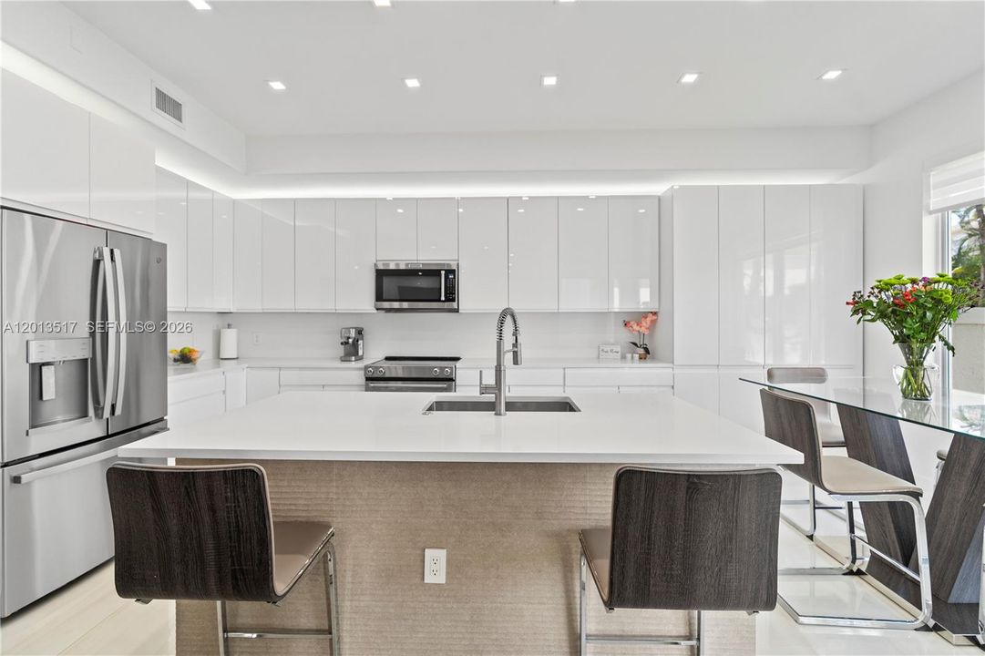 For Sale: $2,499,000 (5 beds, 4 baths, 2949 Square Feet)