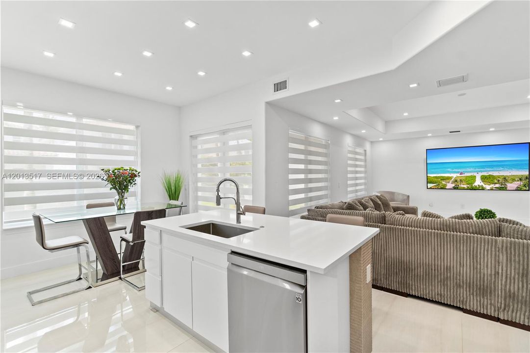 For Sale: $2,499,000 (5 beds, 4 baths, 2949 Square Feet)