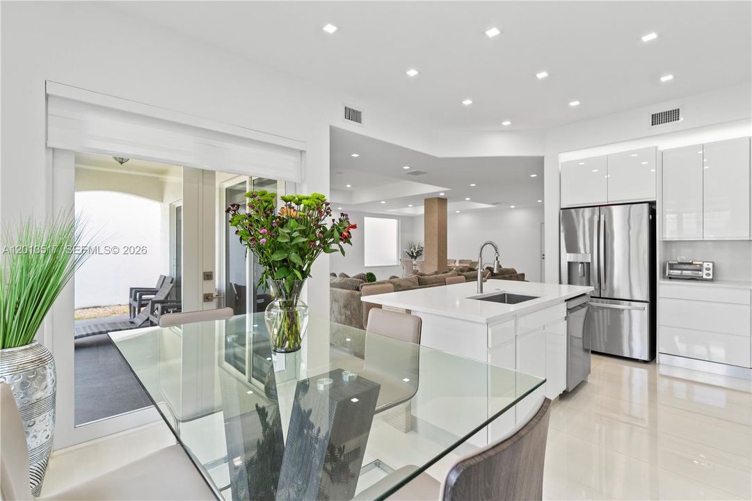 For Sale: $2,499,000 (5 beds, 4 baths, 2949 Square Feet)