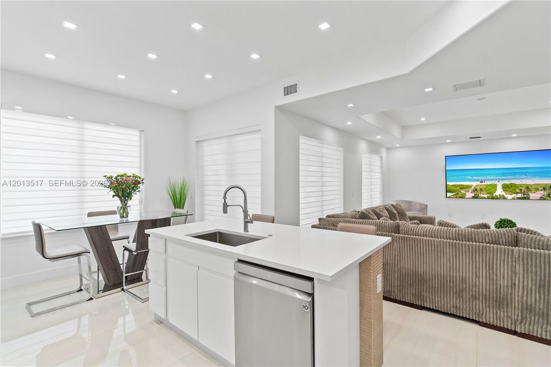 For Sale: $2,499,000 (5 beds, 4 baths, 2949 Square Feet)