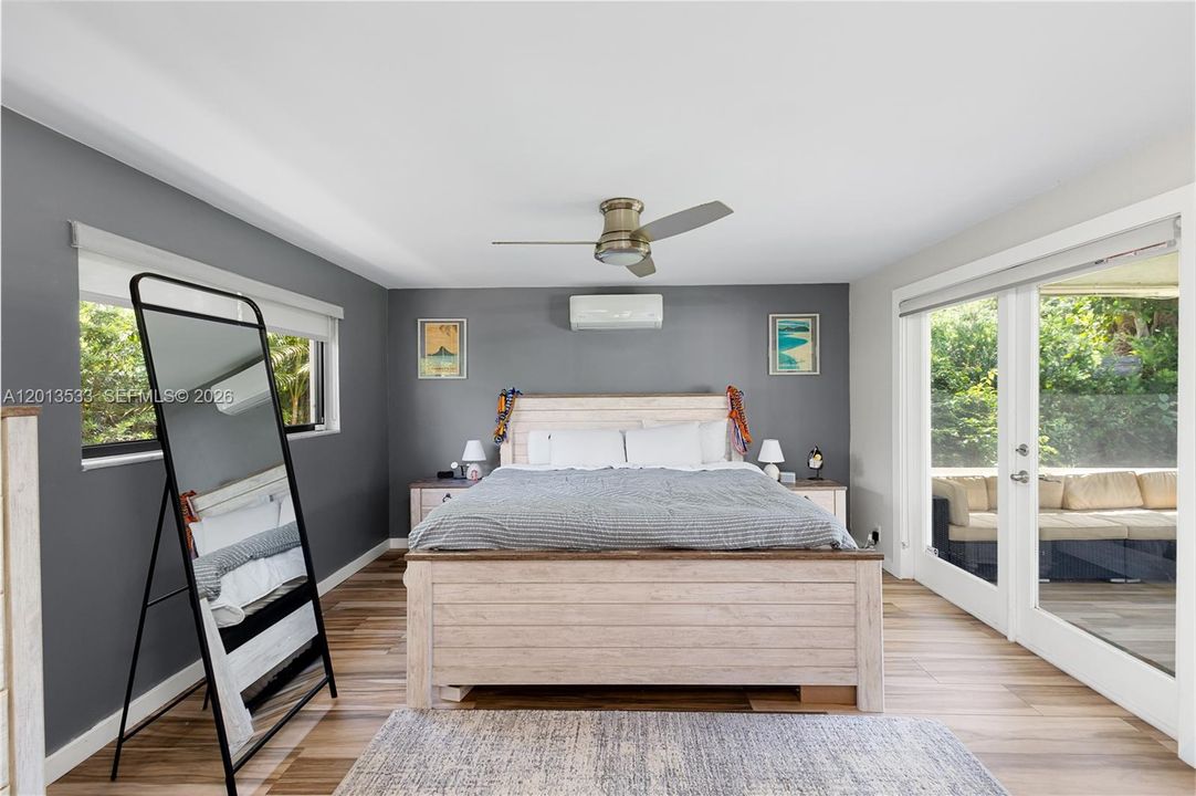 En Venta: $725,000 (3 camas, 3 baños, 1697 Pies cuadrados)