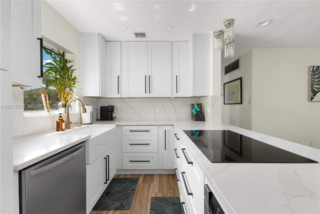 En Venta: $725,000 (3 camas, 3 baños, 1697 Pies cuadrados)
