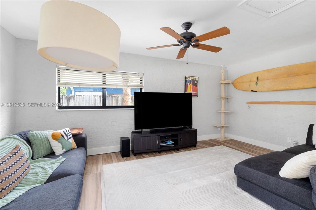 En Venta: $725,000 (3 camas, 3 baños, 1697 Pies cuadrados)