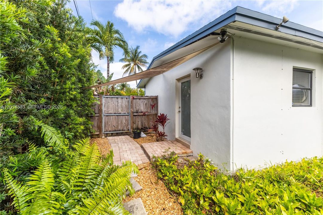 En Venta: $725,000 (3 camas, 3 baños, 1697 Pies cuadrados)