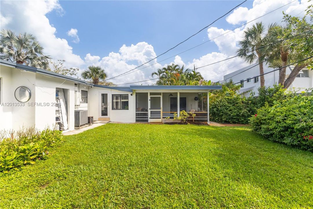 En Venta: $725,000 (3 camas, 3 baños, 1697 Pies cuadrados)