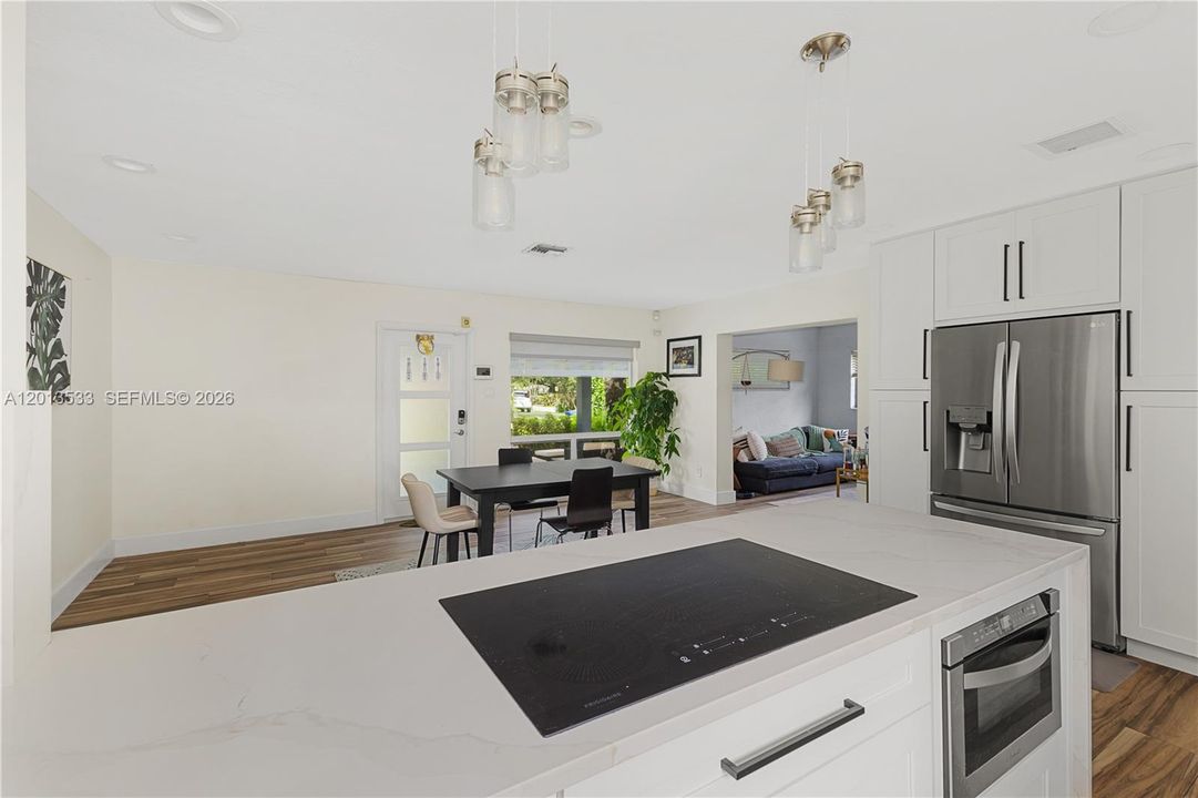 En Venta: $725,000 (3 camas, 3 baños, 1697 Pies cuadrados)