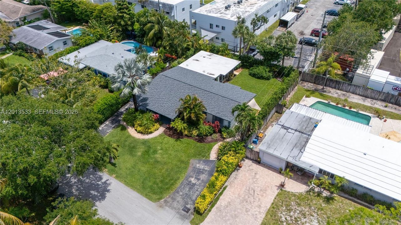 En Venta: $725,000 (3 camas, 3 baños, 1697 Pies cuadrados)
