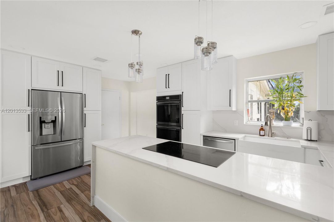 En Venta: $725,000 (3 camas, 3 baños, 1697 Pies cuadrados)