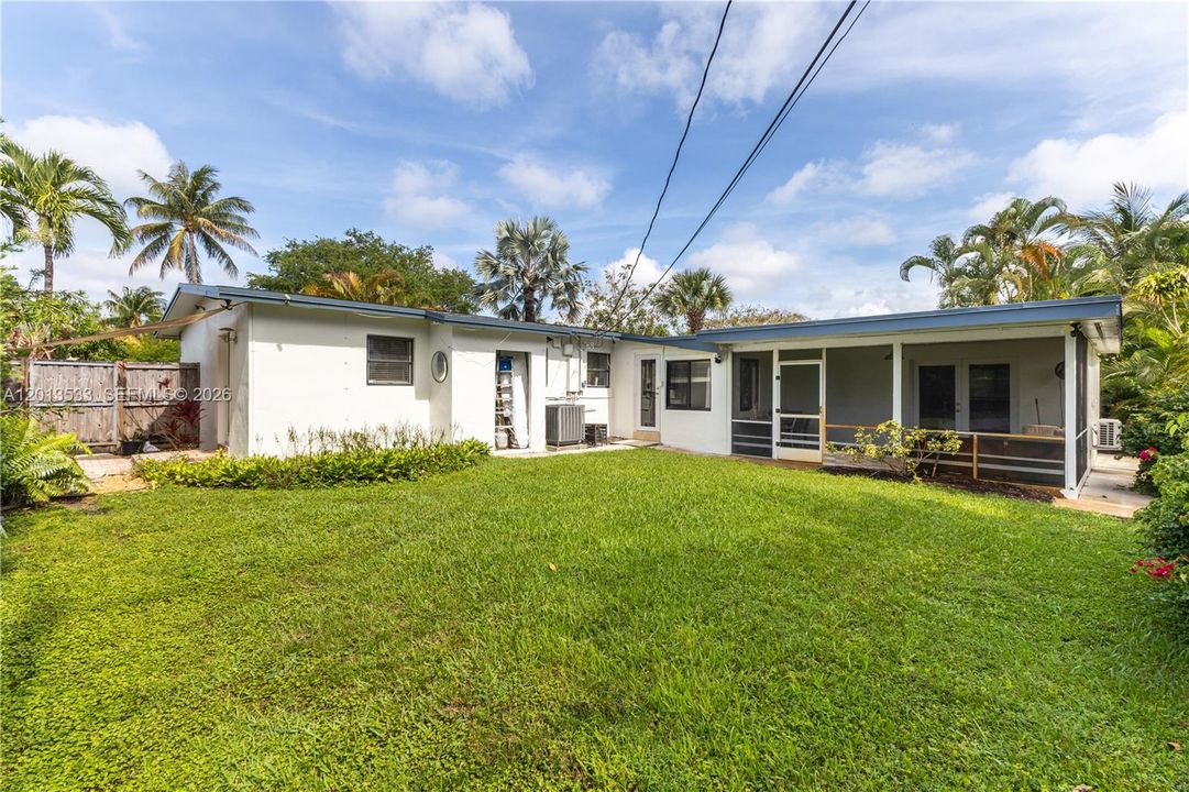 En Venta: $725,000 (3 camas, 3 baños, 1697 Pies cuadrados)