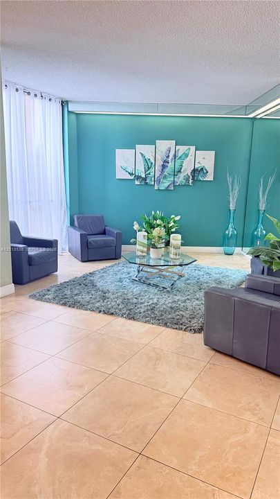 For Sale: $136,000 (1 beds, 1 baths, 740 Square Feet)