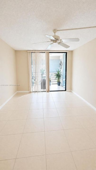 For Sale: $136,000 (1 beds, 1 baths, 740 Square Feet)